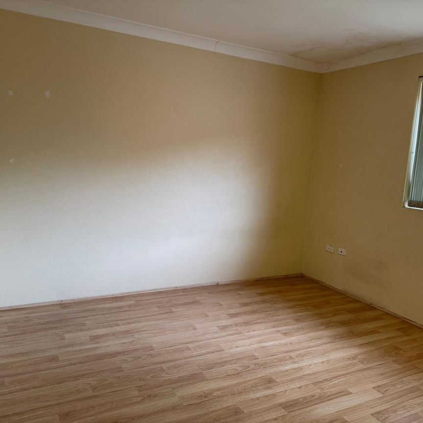 Modern 3-Bedroom, 1-Bathroom with Private Backyard - Photo 1