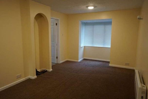 Waterside Close, Barking, IG11 - Photo 1