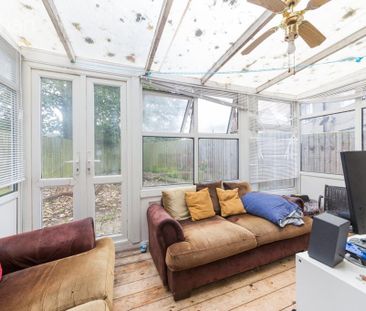 4 bedroom semi-detached house to rent - Photo 2