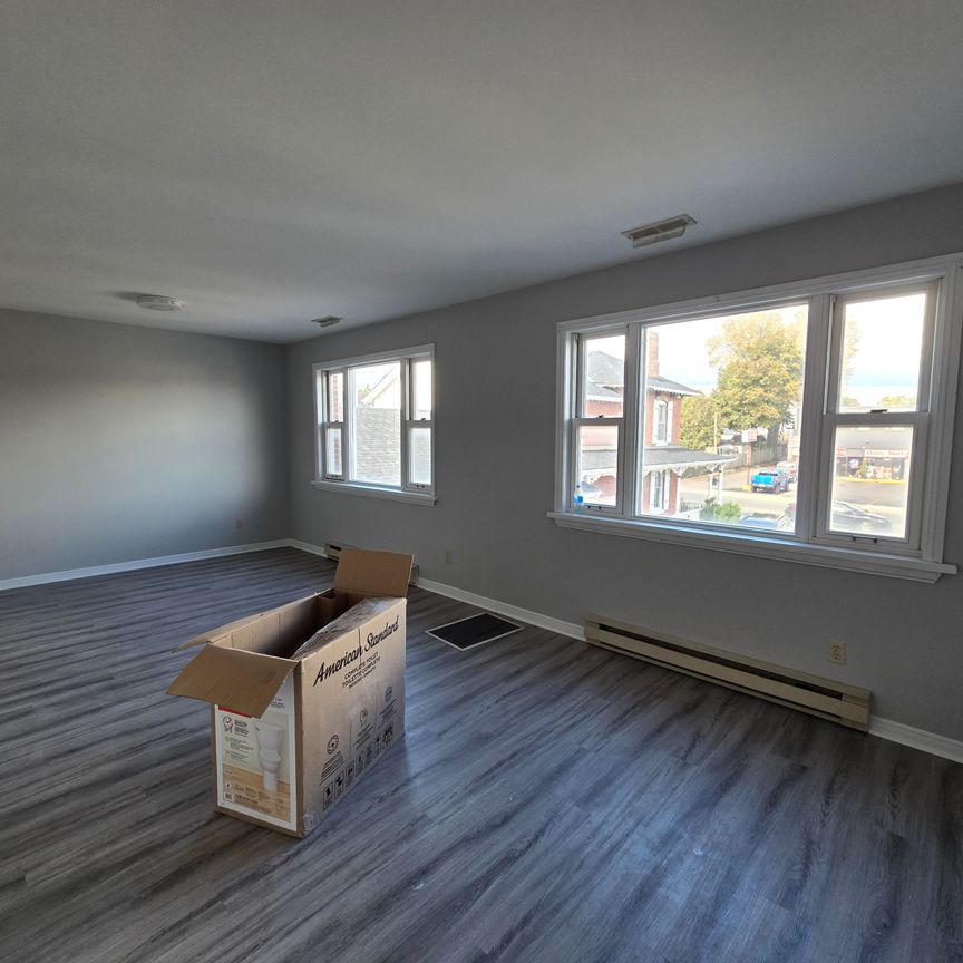 For Lease - 129 King Street Unit# 1, Clarington, Ontario - Photo 1