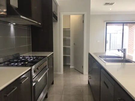 6 Wonderboom Avenue, Tarneit VIC 3029 - Photo 3