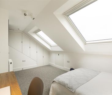 Charlton Road, Kingswood - Photo 2