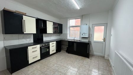 2 bedroom terraced house to rent - Photo 4