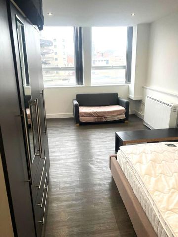 Studio to rent - Photo 2