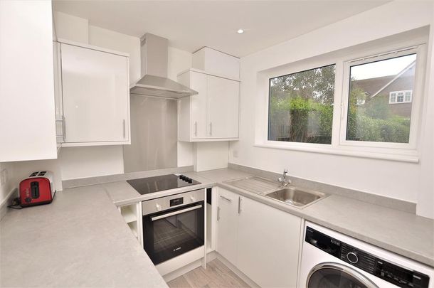 3 bedroom semi-detached house to rent - Photo 1