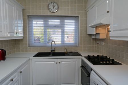 Aragon Avenue, Thames Ditton, KT7 - Photo 4