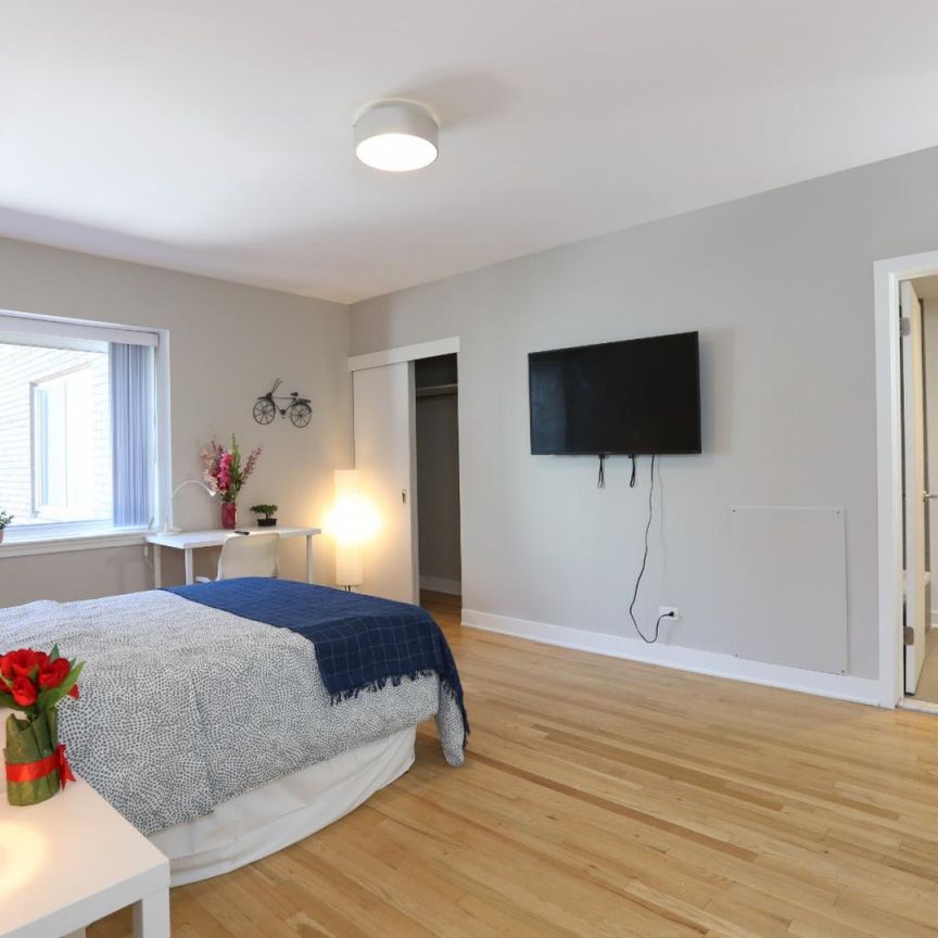 Montreal | Private room | 647584 | ensuite bedroom near McGill University - Photo 2