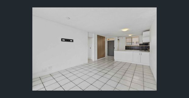 One Bedroom Unit - Just 80m to the Beach! - Photo 1