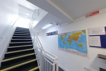 3 bedroom flat to rent - Photo 4