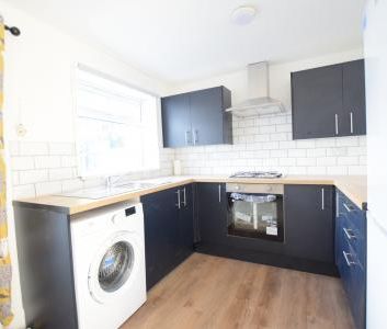 2 bedroom End of terrace house To Let - Photo 2