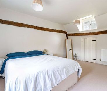 Character two bedroom cottage in favoured village - Photo 4