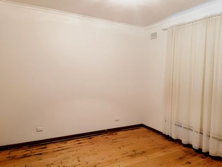 3 Bed, 1 Bath - Photo 3