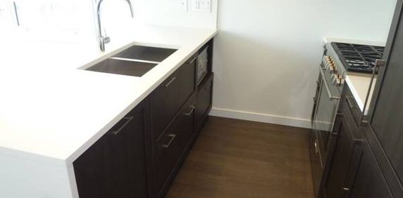 Apartment for Rent: Bright and Modern 1-Bed + Den Unit in Collingwood - Photo 2