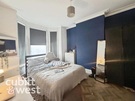 4 bedroom terraced house to rent - Photo 5