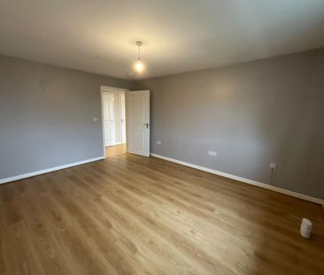 2 bedroom Flat To Let Total Size: 636 SQ FT - Photo 2