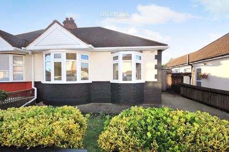 2 bedroom Semi-Detached Bungalow to let - Photo 5