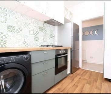 2 Bed Flat, Haughburn Road, G53 - Photo 1