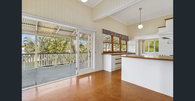Queenslander style home in excellent location - Photo 1