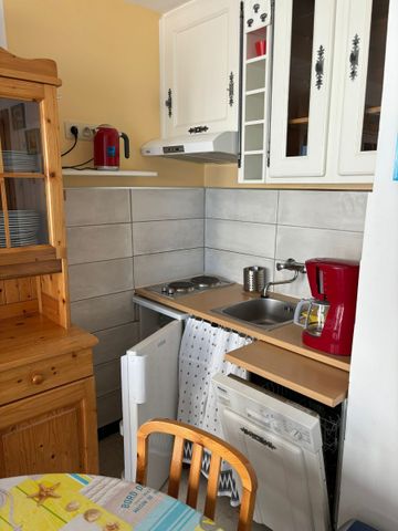 Gemeubelde studio met zeezicht - Photo 5