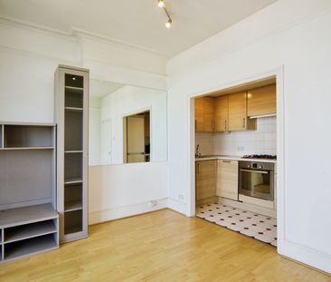 2 Bed Flat, Shoot Up Hill, NW2 - Photo 3