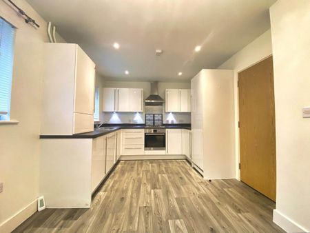 3 bedroom semi-detached house to rent - Photo 3