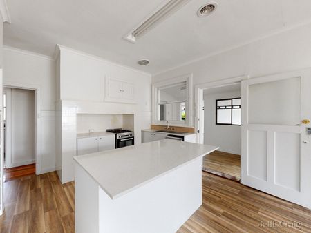 383 Geelong Road, Kingsville - Photo 3