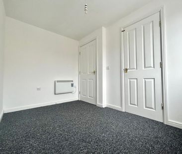 2 bedroom Flat To Let - Photo 1