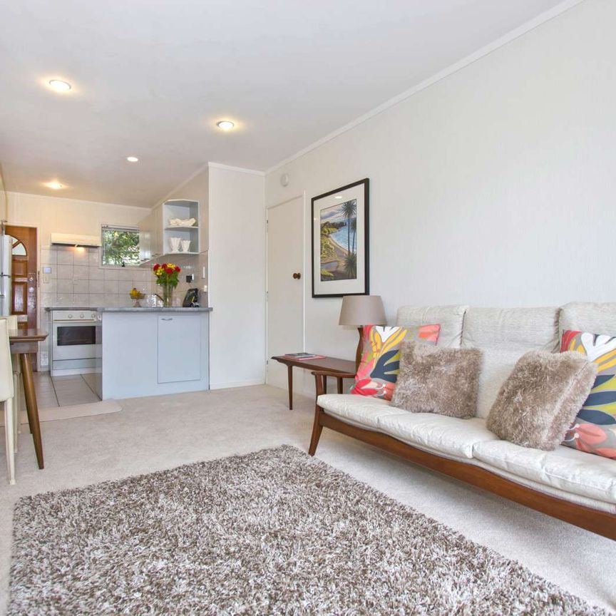 Beautiful Onehunga, 2 Bedrooms - Photo 1