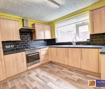 3 bedroom semi-detached house to rent - Photo 3