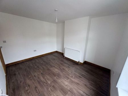 4 bedroom terraced house to rent - Photo 3