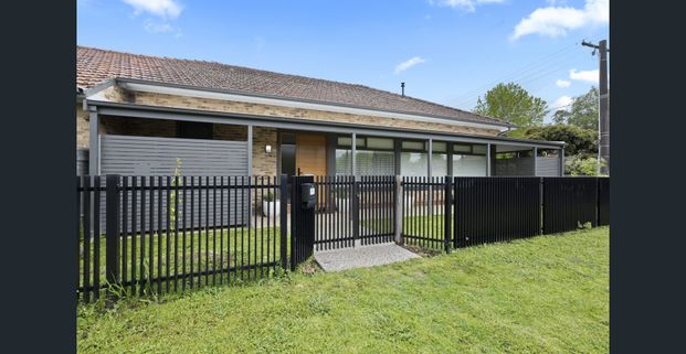 Charming 3 Bedroom Home in Newington - Photo 1