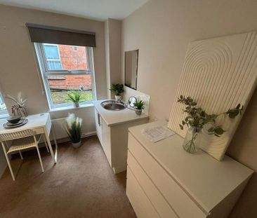 1 bedroom in a house share to rent - Photo 3