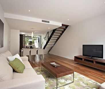 3level terrace with 3 bedrooms Fully Furnished Break lease - Photo 1