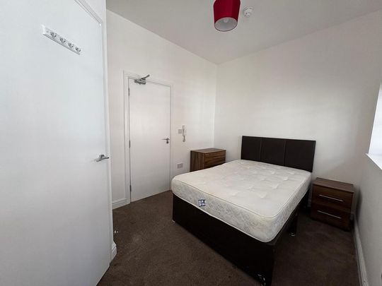 1 bedroom in a house share to rent - Photo 1