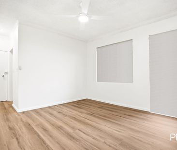 Stylish, Bright & Brand New Inside – Move Straight In! - Photo 5