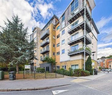 Coombe Way, Farnborough, Hampshire, GU14 - Photo 6