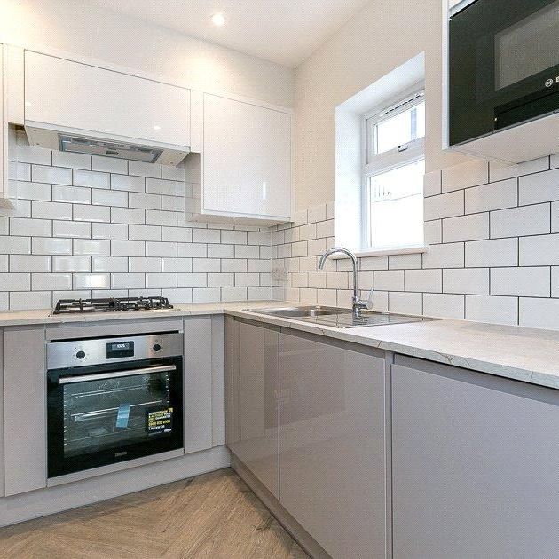 2 bedroom end of terrace house to rent - Photo 1