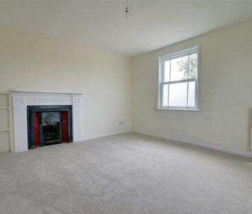 3 bedroom detached house to rent - Photo 2