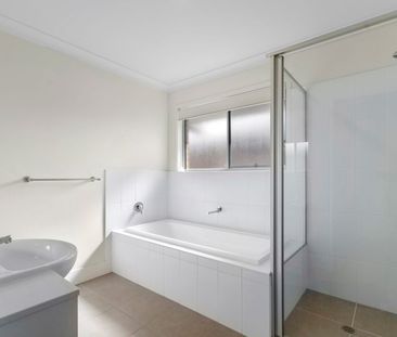 Impeccable Family Living only 800m from the Waterfront - Photo 5