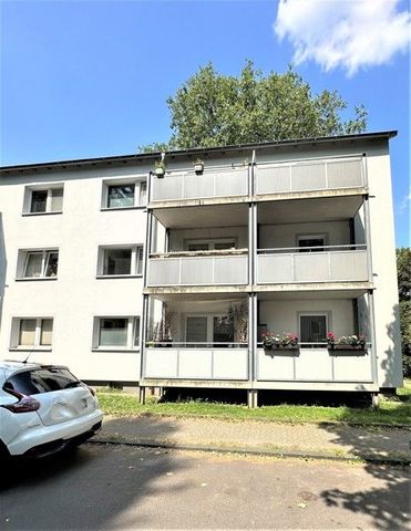 Frisch renovierte 3-Zi.-Whg. mit Tageslichtbad und Balkon - Photo 2