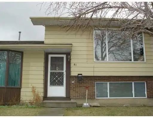 Bright And Cozy Duplex with 4 bedrooms — 4 Bedrooms Duplex - Photo 1