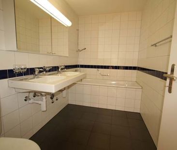 Charmante Dachwohnung direkt am Zürichsee mit Terrasse und Balkon - Photo 6