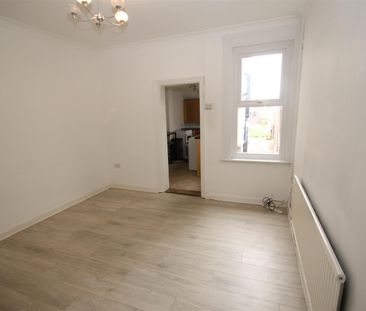 2 bedroom Terraced House to let - Photo 6