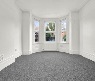 3 bedroom flat to rent - Photo 4