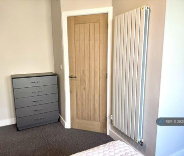 1 bedroom in a house share to rent - Photo 2