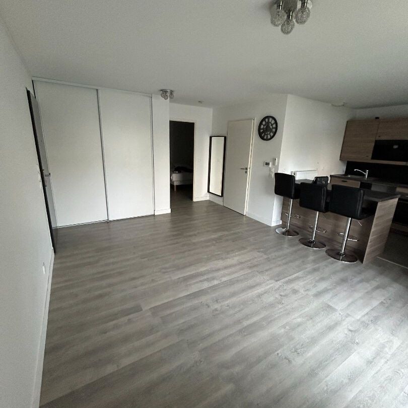 33150 CENON - APPARTEMENT MEUBLE DEUX PIECES, JARDINET ET PLACE DE PARKING - Photo 1