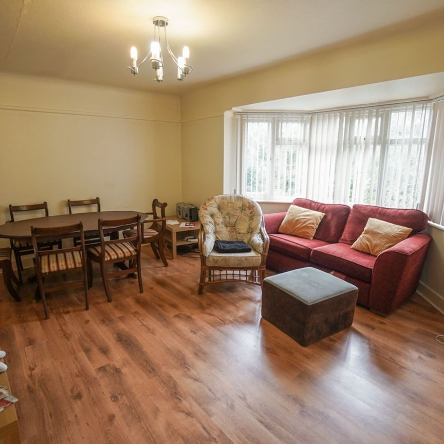 2 Bedroom Flat To Rent in Dean Park - £1,600 pcm Tenancy Info - Photo 1