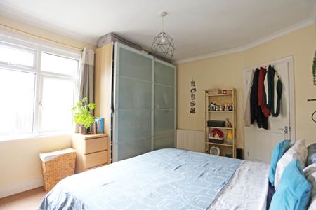 Price £1,850 pcm - Available 30/06/2026 - Unfurnished - Photo 2