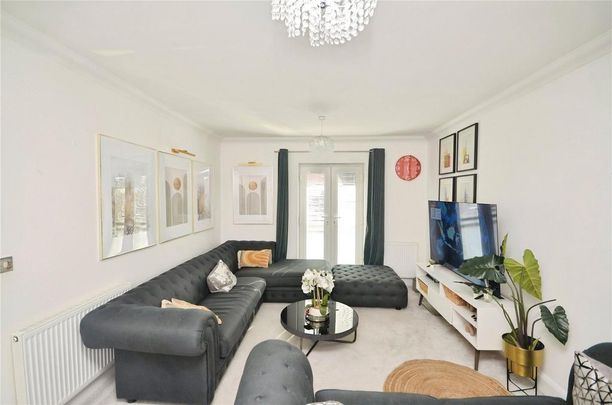 4 bedroom link detached house to rent - Photo 1