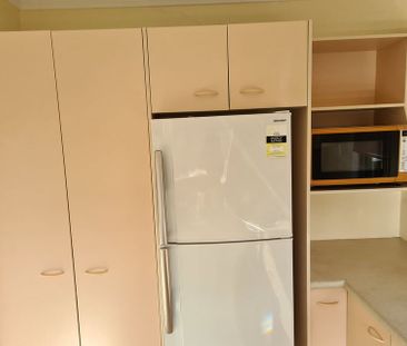 A large Spacious - one bedroom Flat - Semi Furnish - Photo 2